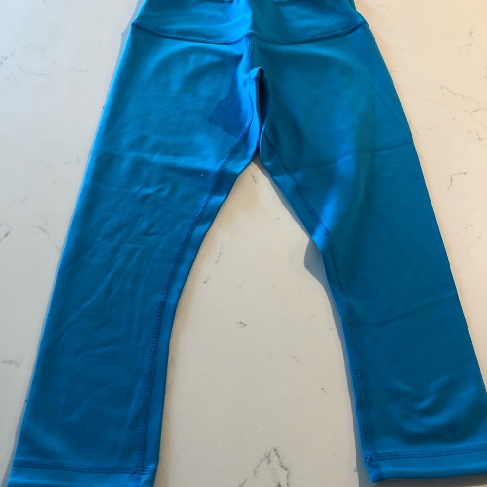 Lululemon wonder under reversible capris